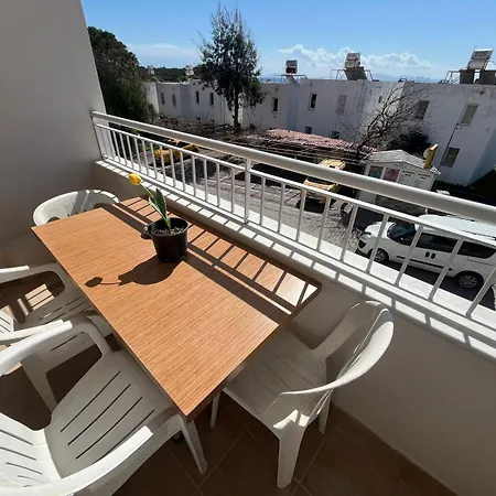 Appart hôtel 50 Meters To Beach, Sea View