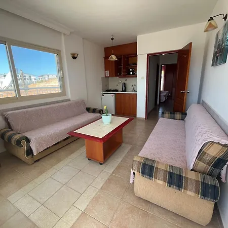 Appart hôtel 50 Meters To Beach, Sea View