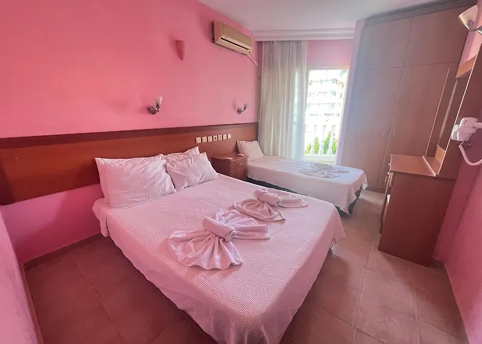 50 Meters To Beach, Sea View מלון דירות 3*