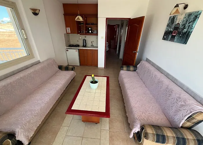 50 Meters To Beach, Sea View מלון דירות 3*