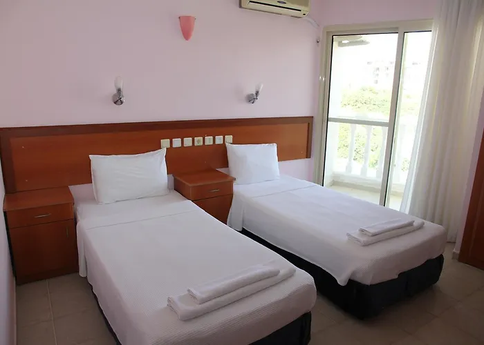 50 Meters To Beach, Sea View מלון דירות 3*