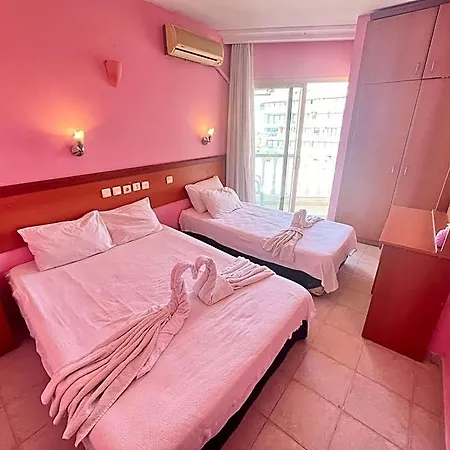 Altinkum 公寓式酒店 3*