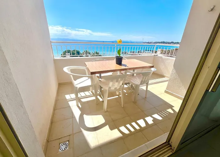 50 Meters To Beach, Sea View Lejlighedshotel