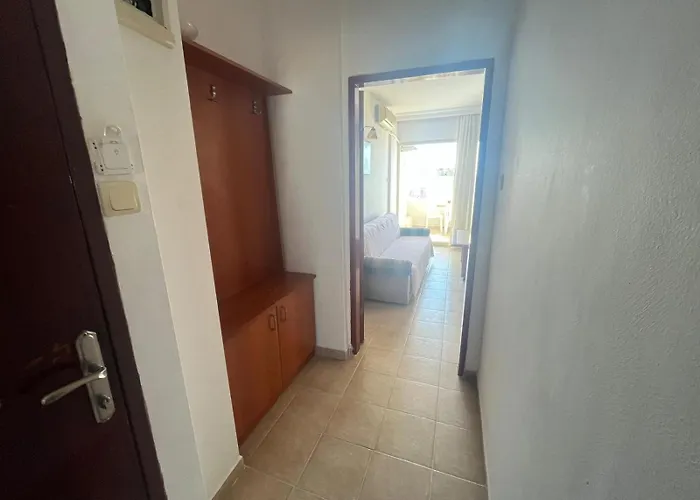 50 Meters To Beach, Sea View Lejlighedshotel 3*